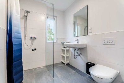 Mietrabatt - Voll möbliertes Privatzimmer mit Balkon in einer gemischten 5er WG