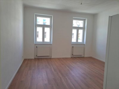 Erstbezug, 1,5-Zimmer Wohnung (getrennt begehbar) mit Wohnküche nahe Ubahn Kardinal-Nagl Platz
