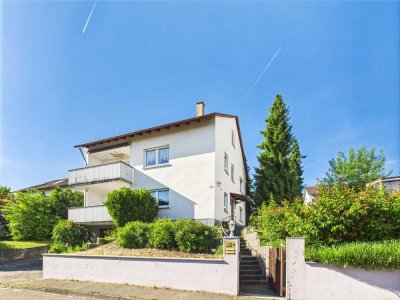 Licht, Luft und Lebensfreude – Zweifamilienhaus mit verträumtem Garten und Stauraum für Visionen