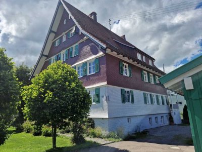 Platz in Hülle und Fülle wie im eigenen Haus
6-Zimmer-ETW mit zwei Balkonen  + Traumgarten