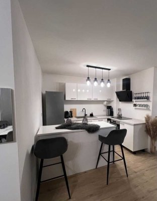 Geschmackvolle 2-Raum-EG-Wohnung mit gehobener Innenausstattung mit Balkon in Bergisch Gladbach