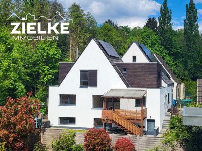 Erstbezug nach Kernsanierung: Stilvolle Doppelhaushälfte mit Garten und Balkon