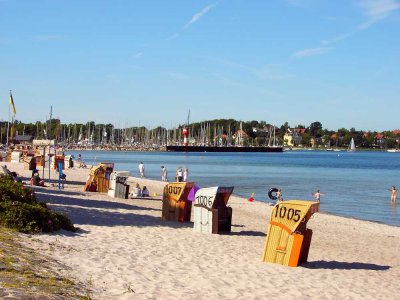 Eckernförde-Borby: Vermietete Doppelhaushälfte mit Vollkeller zu verkaufen !