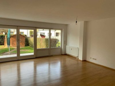 Helle EG-Wohnung mit Garten