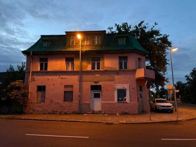 2000 € - 345 m² - 9.0 Zi.