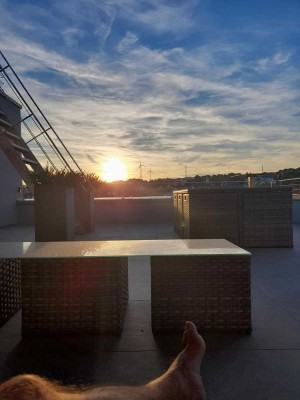Neuwertige Penthouse Wohnung - mit Aufzug und XL Garage - Noch bis 1.9.25 dann geht sie zum Makler !
