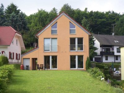 Gartenseitige Haushälfte mit ELW im Grünen, 1.061 m², Vorbildliches Umwelthaus '02 (ohne Kfz-Garage)