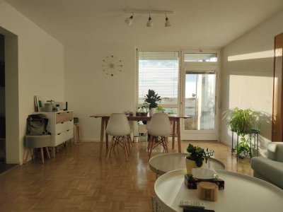 Stilvolle, renovierte 3-Zimmer-Wohnung mit 2 Balkonen in München
