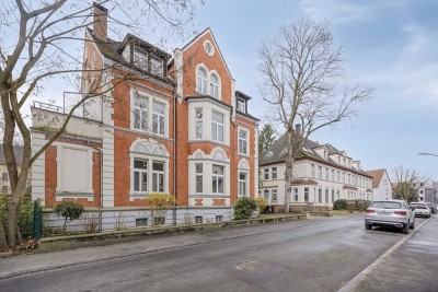 Viel Platz für Ihre Ideen - Renvovierungsbedürftige Erdgeschosswohnung in Gründerzeitvilla
