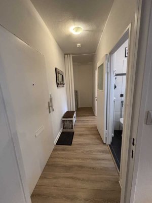 Möblierte, helle 2-Zimmer Wohnung mit Balkon in Berlin-Marienfelde