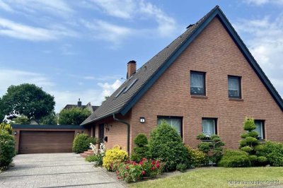 Großzügiges Zweifamilienhaus auf einem ca. 746 m² großen Grundstück zu verkaufen