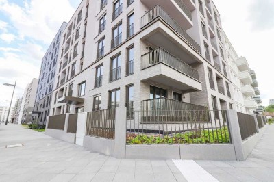 Wohnambiente mit stilvoller Einbauküche und sonnigem Balkon zum Wohlfühlen