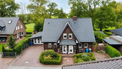 Charmantes Zweifamilienhaus mit Wintergarten und Weitblick – solides Eigenheim in Friesland