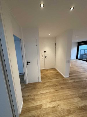 Großzügige 2-Zimmerwohnung mit gr. Balkon, EBK, Kamin, Klimaanlage - Erstbezug nach Sanierung