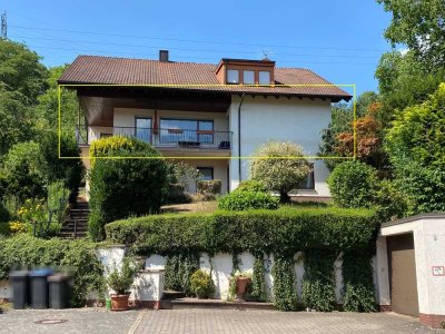 Wunderschöne 4-Zi.-Wohnung mit Balkon und eigenem Gartenanteil!