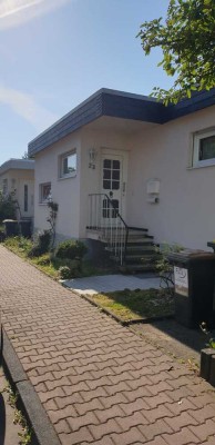 VON PRIVAT: Bungalow (5 Zimmer) + Wintergarten in Ffm.-Hausen ab 16.07.2026 zu vermieten!!