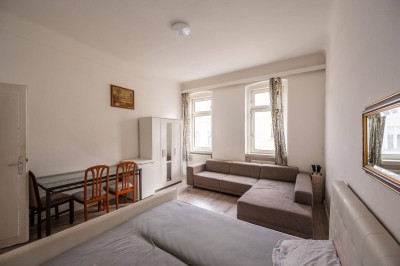 ++NEU++ sanierungsbedürftige 1-Zimmer Altbauwohnung zum Selbstverwirklichen!