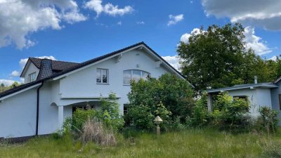 Großes Einfamilienhaus auf großzügigem Grundstück