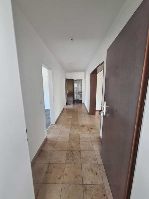 700 € - 90 m² - 3.0 Zi.
