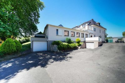 Stilvolle, sanierte 3-Zimmer-Dachgeschosswohnung mit gehobener Innenausstattung mit EBK in Solingen
