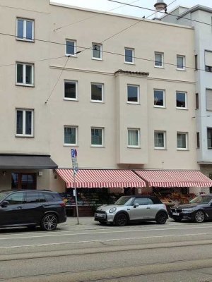 Mehrfamilienhaus mit 3 Wohneinheiten und einem Laden im Herzen von Augsburg!