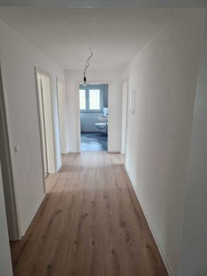 In Sinsheim-HILSBACH: schöne 3-Raum-DG-Wohnung mit geh. Innenausstattung