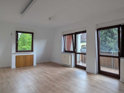 Gepflegte 3-4 Zimmer-DG-Wohnung mit Balkon in Rheinstetten