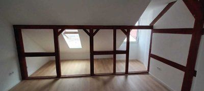 Vollständig renovierte 2-Zimmer-Dachgeschosswohnung mit Einbauküche in Osnabrück