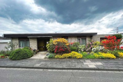 Top-Lage: Bungalow mit Einliegerwohnung, Garage und Weitblick von Leverkusen-Lützenkirchen