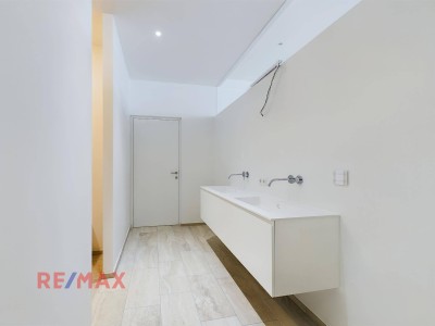 Neubau -3 Zi-Wohnung mit Loggia in Toplage