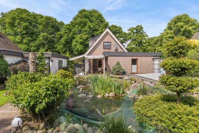 Traumhaftes Einfamilienhaus mit Pool,              Teich und großem Garten!