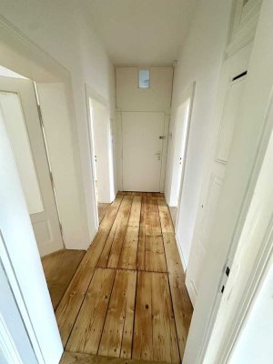 Charmante, kernsanierte Altbauwohnung mit zwei Balkonen im Offenbacher Westend