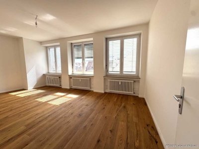Am Perlachberg / Augsburg
3 1/2 Zimmerwohnung mit Wohnküche
zu vermieten ( WG möglich )