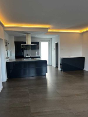 Exklusive Dachgeschosswohnung mit zwei Terrassen