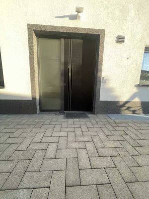 Schöne und helle 2-Zimmer-Wohnung mit Wohnküche und Abstellraum im Obergeschoss, ca. 66 m².