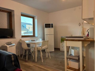 Energieeffiziente, möblierte Wohnung! Freistehend u. neuwertig