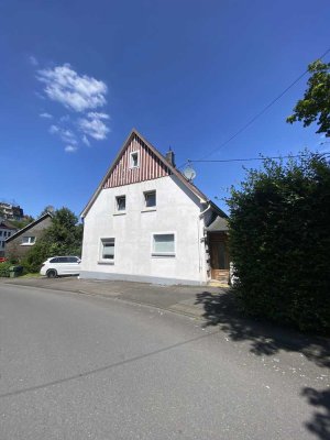 Gummersbach zentrumsnah sanierte 2-Zimmer Wohnung mit Parkplatz Einbauküche und Garten optional