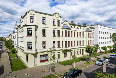 Erstbezug nach Sanierung: Großzügiges Wohnen auf zwei Etagen mit Altbauflair!