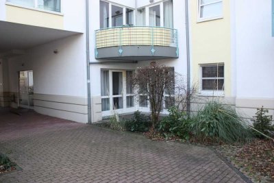Schön geschnittene Zweizimmerwohnung mit Terrasse in Köln Sürth