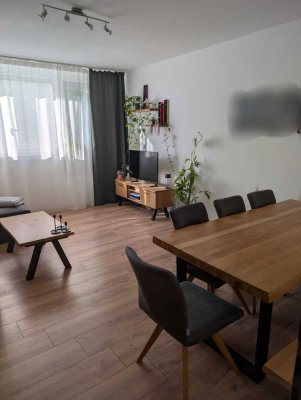 Geschmackvolle Altbauwohnung mit zwei Räumen und Einbauküche in Ulm