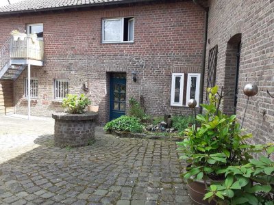 Attraktive 3,5-Zimmer-Erdgeschosswohnung in Meerbusch mit Hof