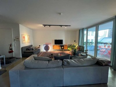 Große und hochwertige 2-Zimmer Wohnung mit Einbauküche, Balkon und Gäste-WC