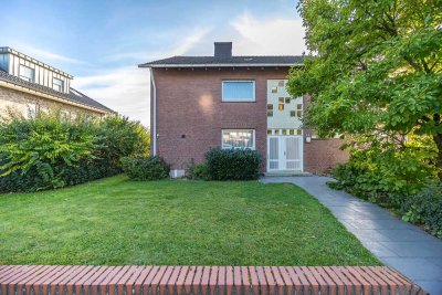 Großzügiges Einfamilienhaus mit idealer Raumaufteilung und schönem Eigentumsgrundstück