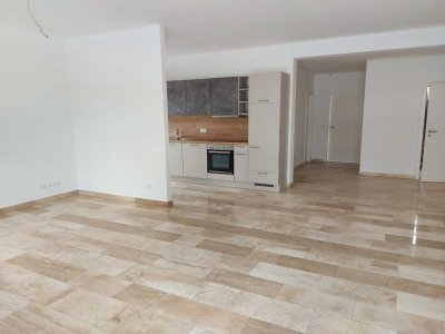 Komplett sanierte, großzügige 2-Zimmerwohnung