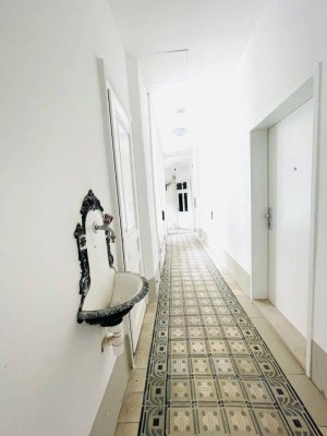 Stadt-Wohnung, 2-Zimmer, sanierungsbefürftig für 200.000 €