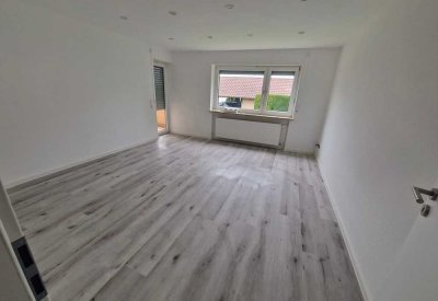 Stilvolle, gepflegte 3-Zimmer-Hochparterre-Wohnung mit Balkon und Einbauküche in Steinenbronn