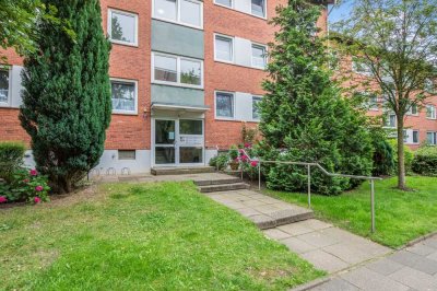 Langfristig vermietete Anlage: Modernisierte Wohnung mit Loggia und Keller
