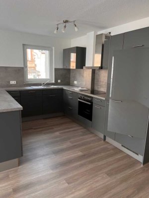 Moderne 2-Zimmer-Wohnung mit Einbauküche, Stellplatz & Aufzug nahe Innenstadt Rastatt