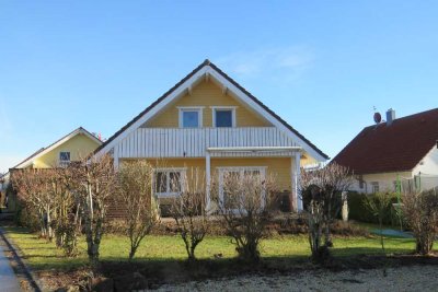 Einfamilienhaus mit Balkon, Terrasse, Garten, Garage und Carport in ruhiger, sonniger Lage