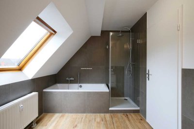 SANIERTE WOHNUNG MIT BALKON IN RUHIGER WOHNLAGE !
